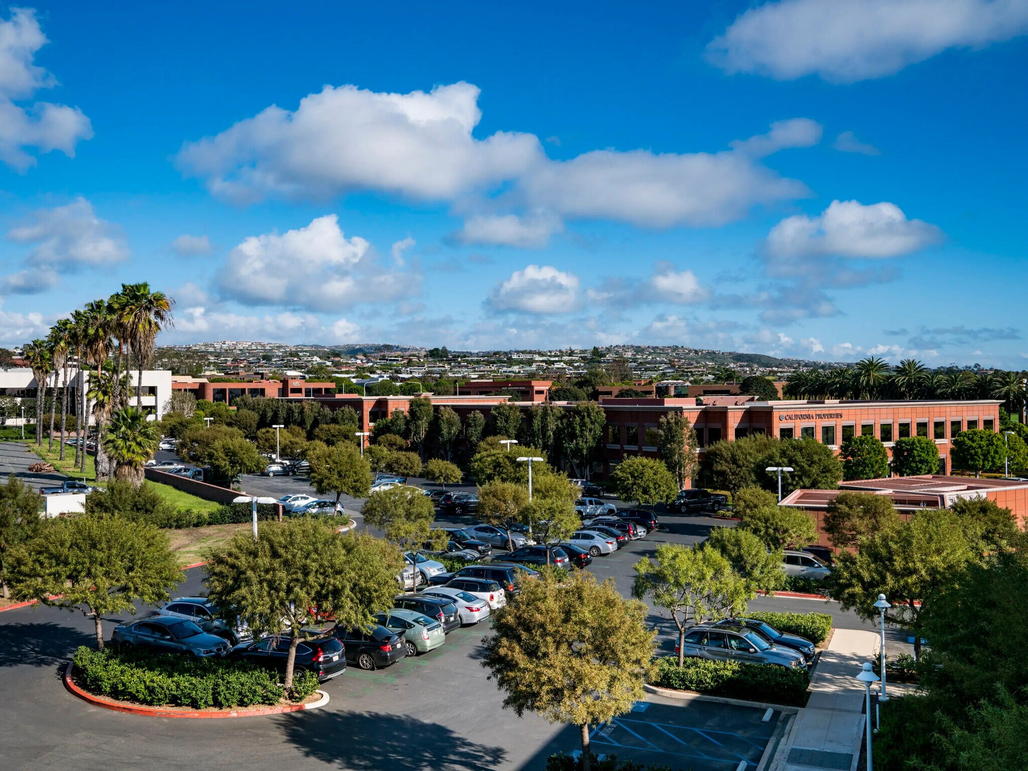 23 Corporate Plaza Dr, Newport Beach, CA à louer Photo de l’immeuble– Image 1 sur 35