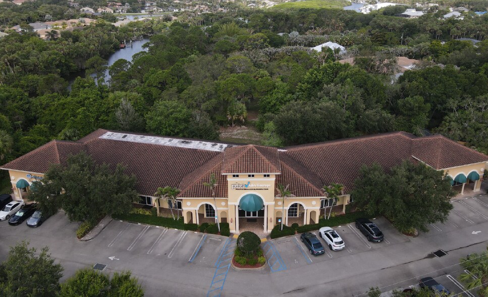 7100 SW Kanner Hwy, Stuart, FL à louer - Photo de l’immeuble – Image 2 sur 9