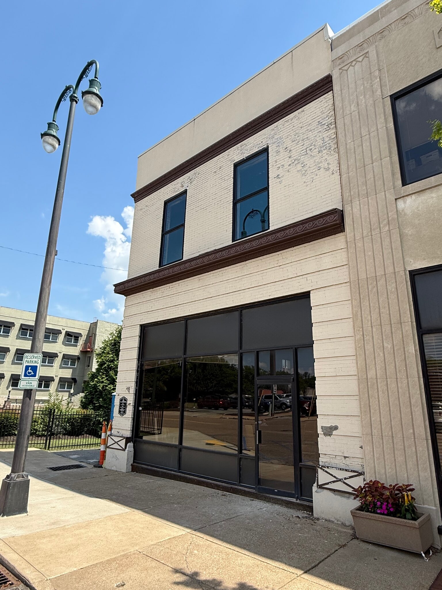 320 E Lafayette St, Jackson, TN à louer Photo de l’immeuble– Image 1 sur 1