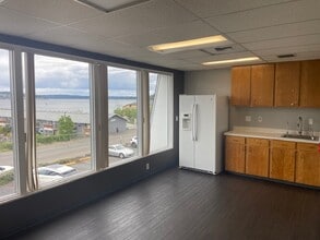1014 Bay St, Port Orchard, WA à louer Photo intérieure– Image 2 sur 4