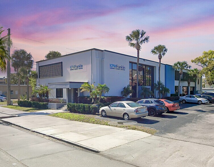 222 Church St, Kissimmee, FL à louer - Photo de l’immeuble – Image 1 sur 26