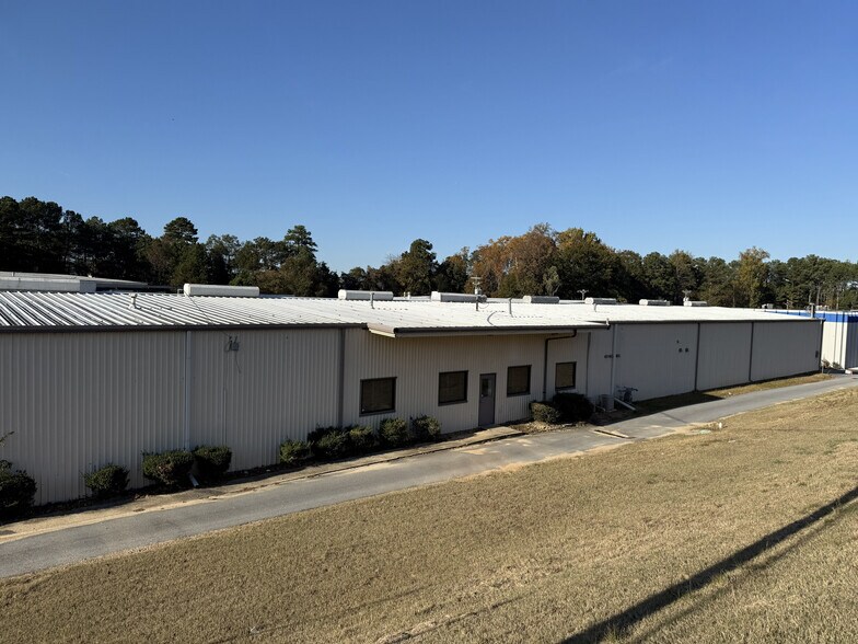1718 Highway 138 NE, Conyers, GA à louer - Photo de l’immeuble – Image 2 sur 14