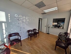 5352 Laurel Canyon Blvd, North Hollywood, CA à louer Photo intérieure– Image 1 sur 6