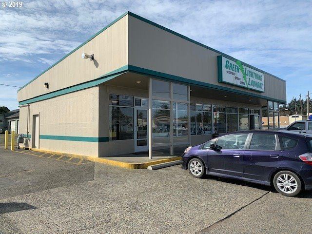 1921 Virginia Ave, North Bend, OR à vendre - Photo de l’immeuble – Image 2 sur 27
