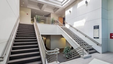 7164 Columbia Gateway Dr, Columbia, MD à vendre Hall d’entrée– Image 2 sur 2