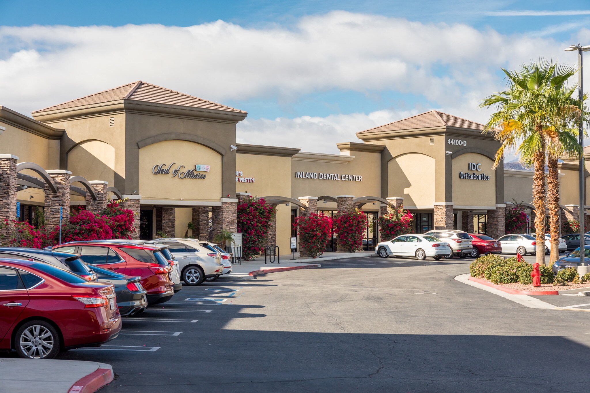 44100 Jefferson St, Indio, CA à louer Photo principale– Image 1 sur 9