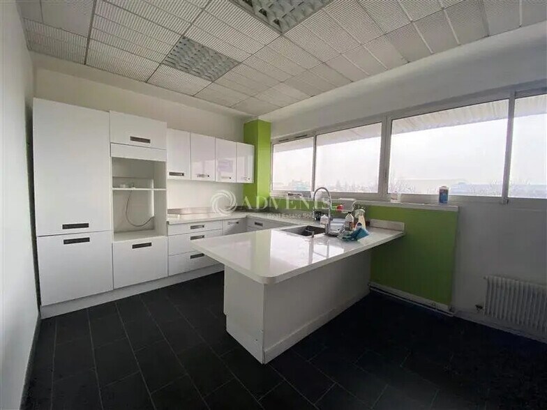 Bureau dans Vitry-sur-Seine à louer - Photo de l’immeuble – Image 3 sur 8