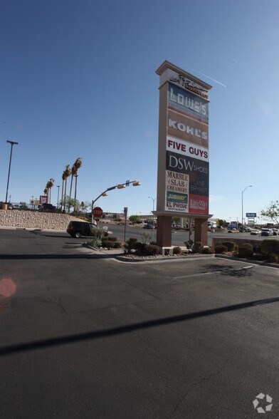 1313-1345 George Dieter Dr, El Paso, TX à louer - Photo de l’immeuble – Image 2 sur 26