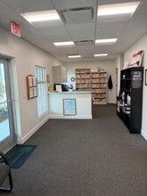 9371 Cypress Lake Dr, Fort Myers, FL à louer Photo intérieure– Image 2 sur 18