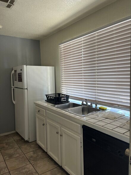 15860 Kasota Rd, Apple Valley, CA à vendre - Photo de l’immeuble – Image 2 sur 21