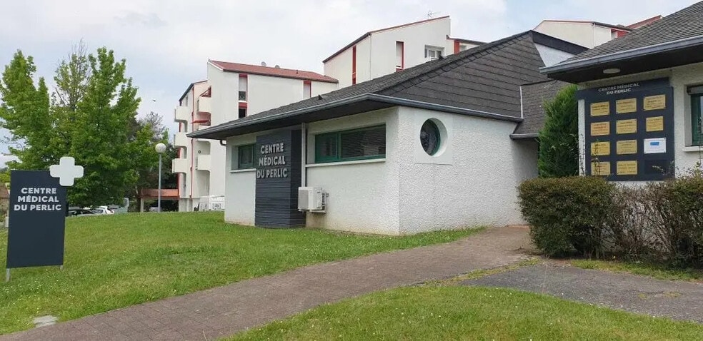 Local d’activités dans Lons à louer - Photo de l’immeuble – Image 1 sur 7
