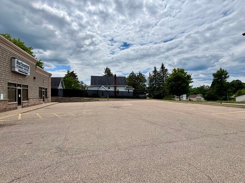 402 N Genesee St, Wittenberg, WI à vendre - Photo de l’immeuble – Image 2 sur 32