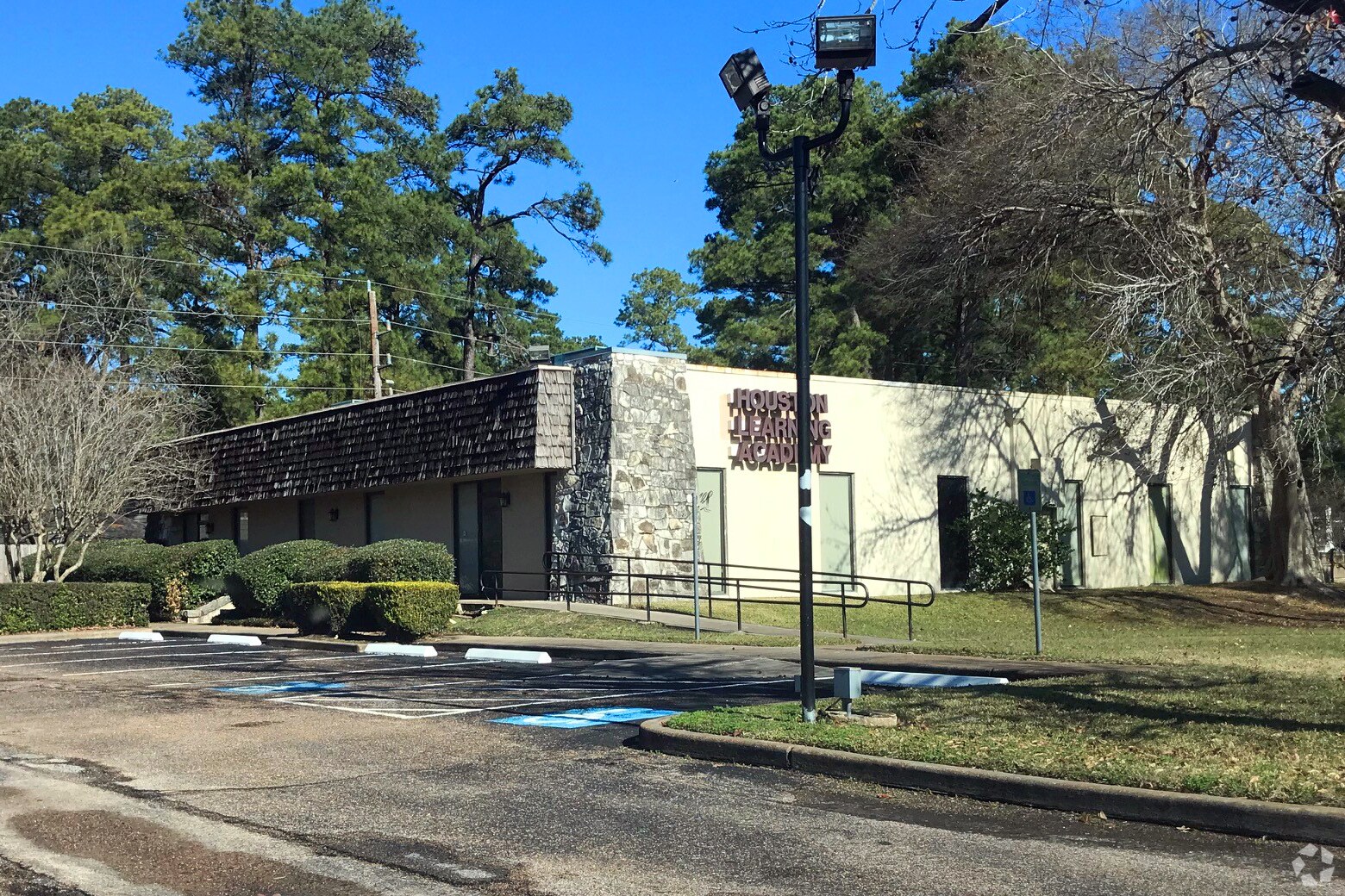 13039 Champions Dr, Houston, TX à vendre Photo principale– Image 1 sur 2