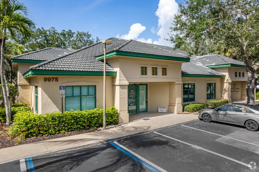9975 Tamiami Trl N, Naples, FL à louer - Photo principale – Image 1 sur 5