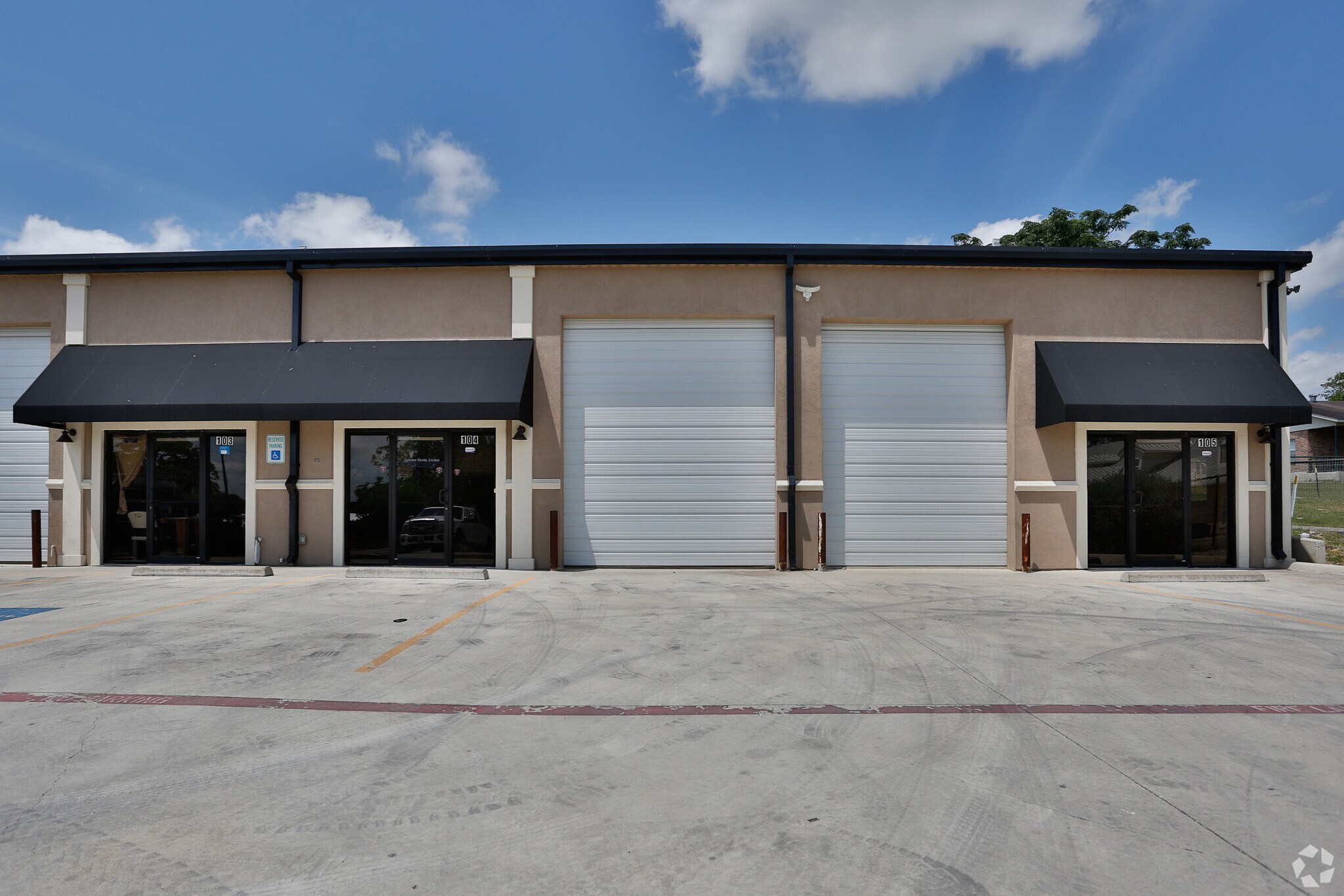 900 Landa St, New Braunfels, TX à louer Photo principale– Image 1 sur 8