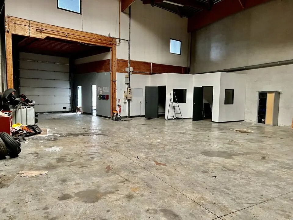 Local d'activités dans Lagny-sur-Marne à vendre Photo de l’immeuble– Image 1 sur 4