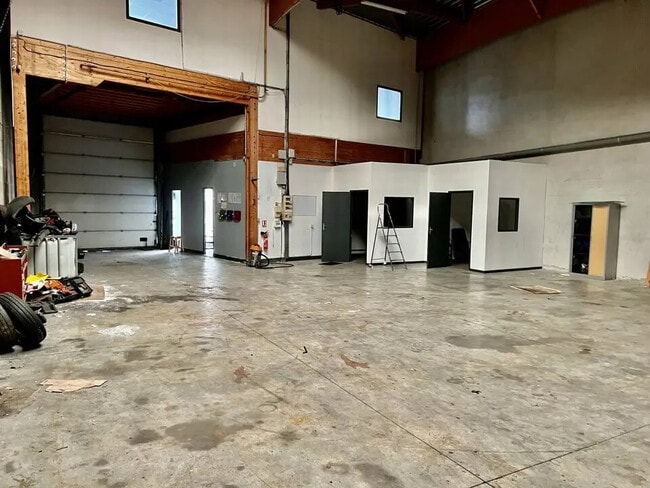 Plus de détails pour Local d’activités à vendre