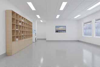 5843-5847 Ch De La Côte-Des-Neiges, Montréal, QC à louer Photo intérieure– Image 2 sur 3