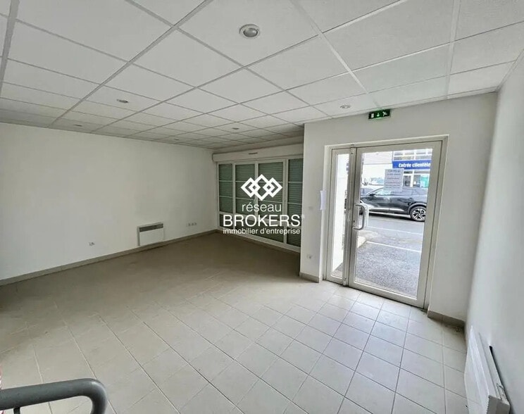 Bureau dans Chambly à louer - Photo de l’immeuble – Image 1 sur 2