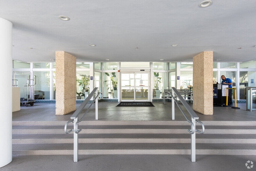 1200 West Ave, Miami Beach, FL à vendre - Photo de l’immeuble – Image 2 sur 9