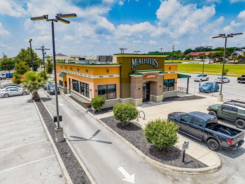 5880 De Zavala Rd, San Antonio, TX à vendre - Photo de l’immeuble – Image 1 sur 6