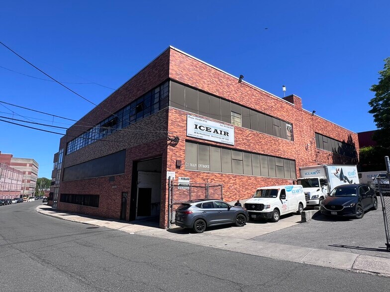 80 Hartford Ave, Mount Vernon, NY à louer - Photo de l’immeuble – Image 2 sur 17