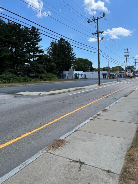 960 Willett Ave, Riverside, RI à louer - Photo de l’immeuble – Image 2 sur 3