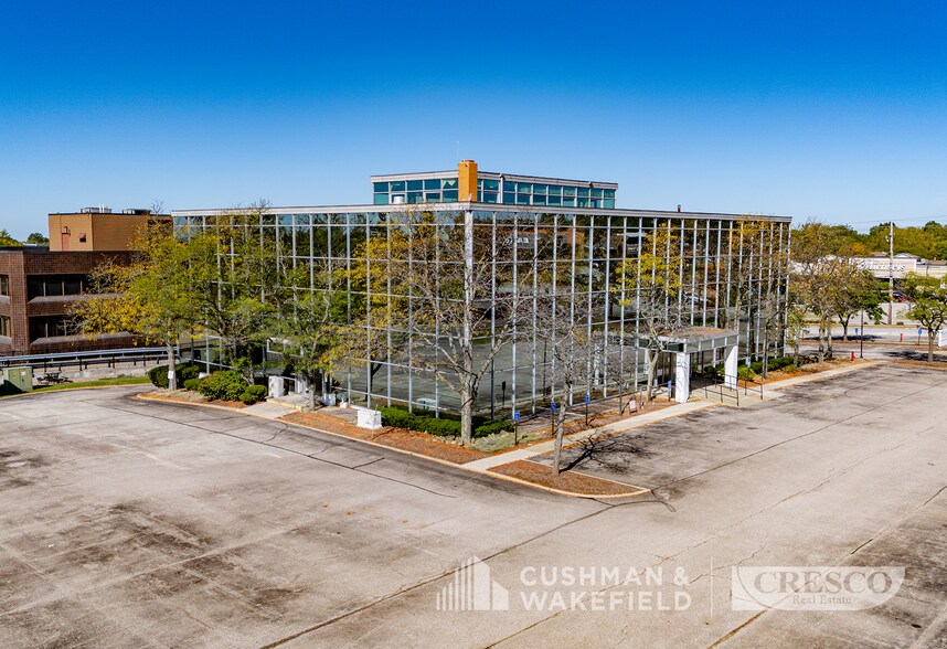 24200 Chagrin Blvd, Beachwood, OH à vendre - Photo de l’immeuble – Image 2 sur 6