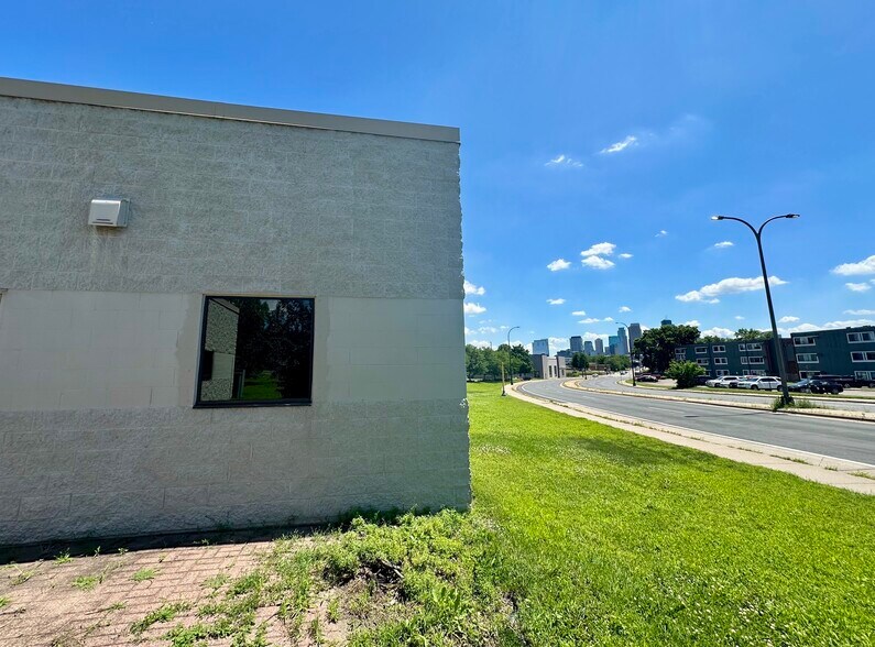 1201 DuPont Ave N, Minneapolis, MN à vendre - Photo de l’immeuble – Image 3 sur 25