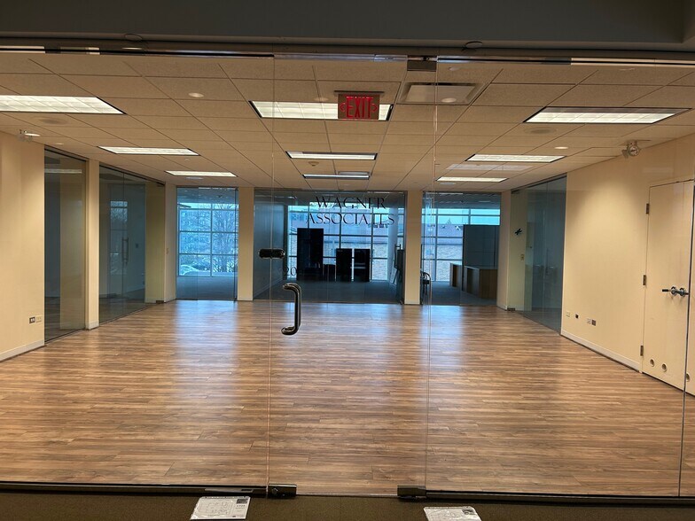 1725 N McGovern St, Highland Park, IL à louer - Photo de l’immeuble – Image 2 sur 6