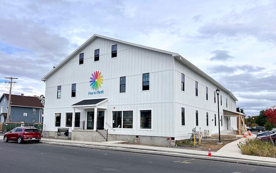 104 Smith Ave, Kingston, NY à louer - Photo de l’immeuble – Image 1 sur 5