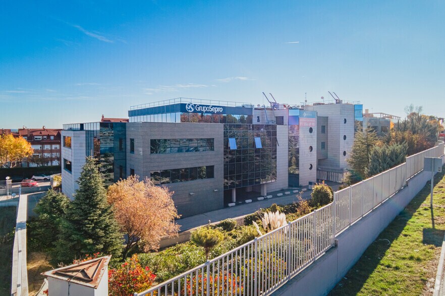 Calle Valle de Alcudia, 3, Las Rozas de Madrid, Madrid à vendre - Photo de l’immeuble – Image 1 sur 11