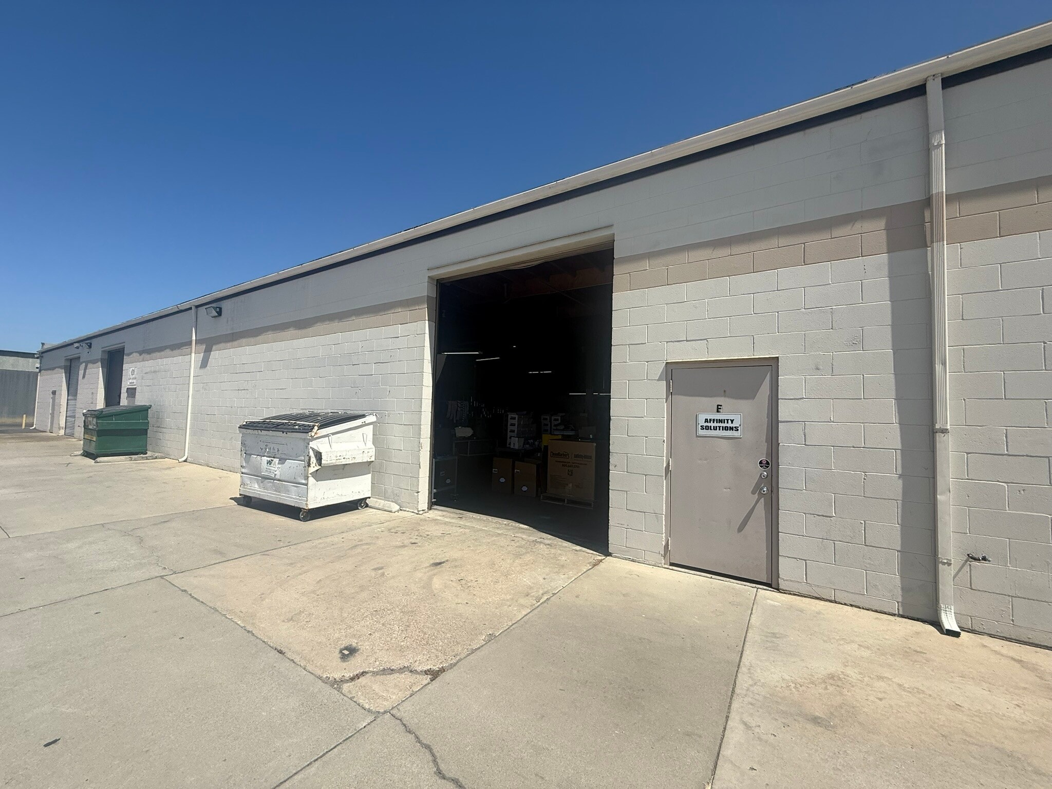 1666 N Magnolia Ave, El Cajon, CA à louer Photo de l’immeuble– Image 1 sur 3