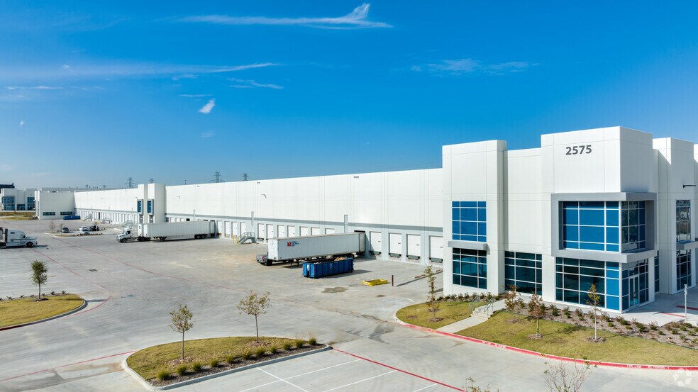 2575 Downing Dr, Fort Worth, TX à louer - Photo de l’immeuble – Image 2 sur 2