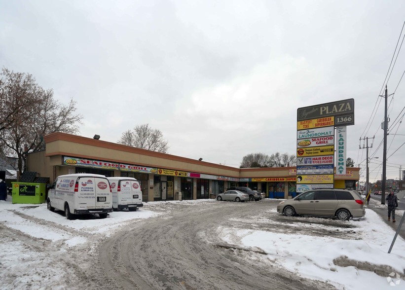 1356-1370 Weston Rd, Toronto, ON à louer - Photo de l’immeuble – Image 2 sur 5