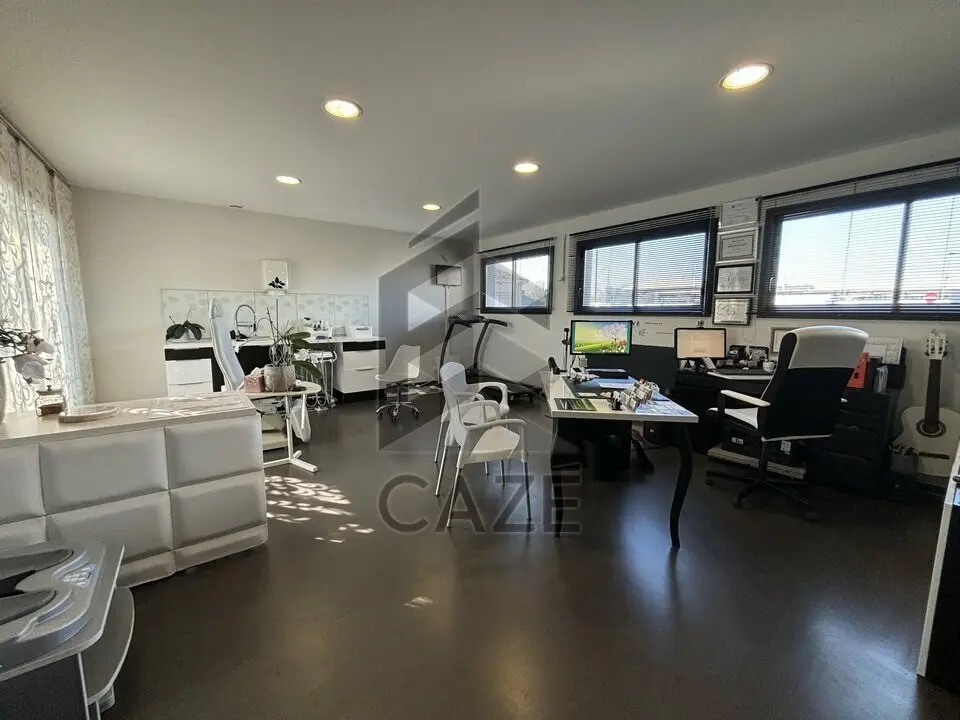 Bureau dans Fargues-Saint-Hilaire à vendre Photo intérieure– Image 1 sur 4