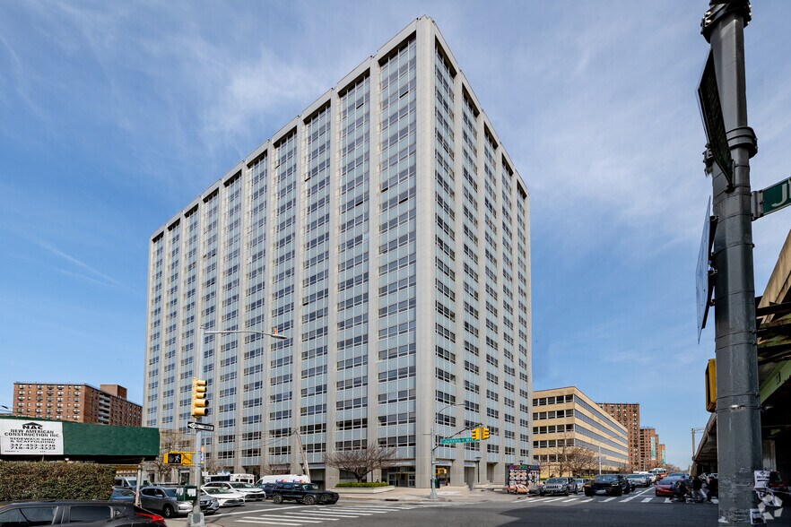 59-17 Junction Blvd, Corona, NY à louer - Photo principale – Image 1 sur 5