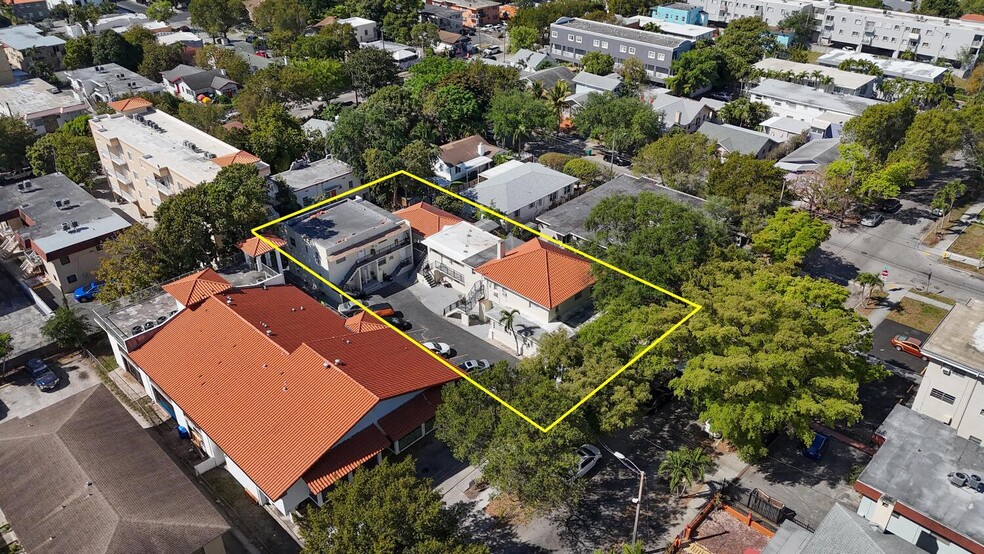 1362 SW 2nd St, Miami, FL à vendre - Photo de l’immeuble – Image 1 sur 52