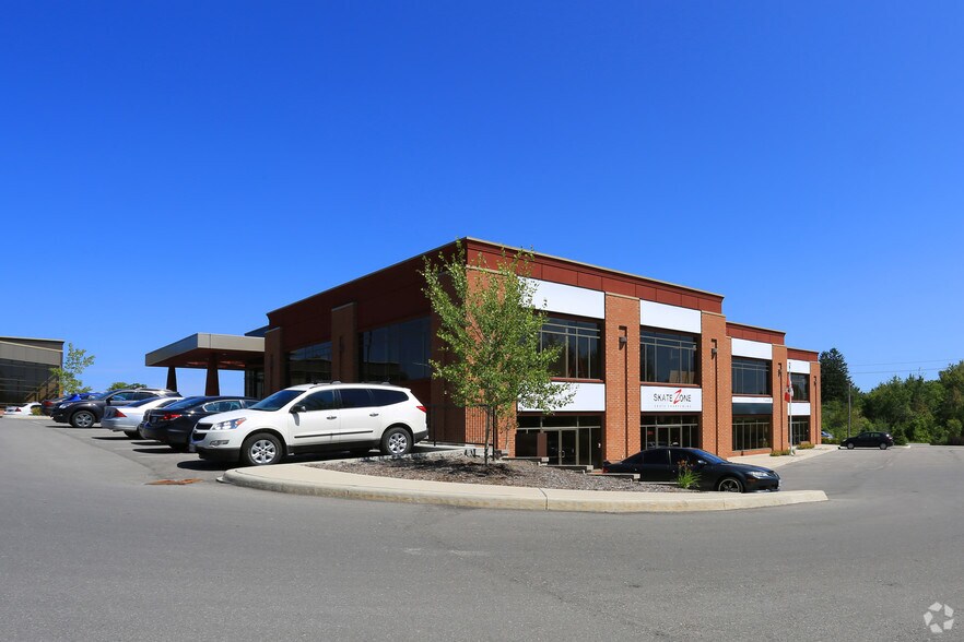 500 Huronia Rd, Barrie, ON à louer - Photo de l’immeuble – Image 3 sur 4