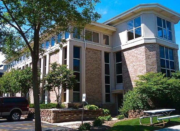 4100 N Calhoun Rd, Brookfield, WI à vendre Photo de l’immeuble– Image 1 sur 4