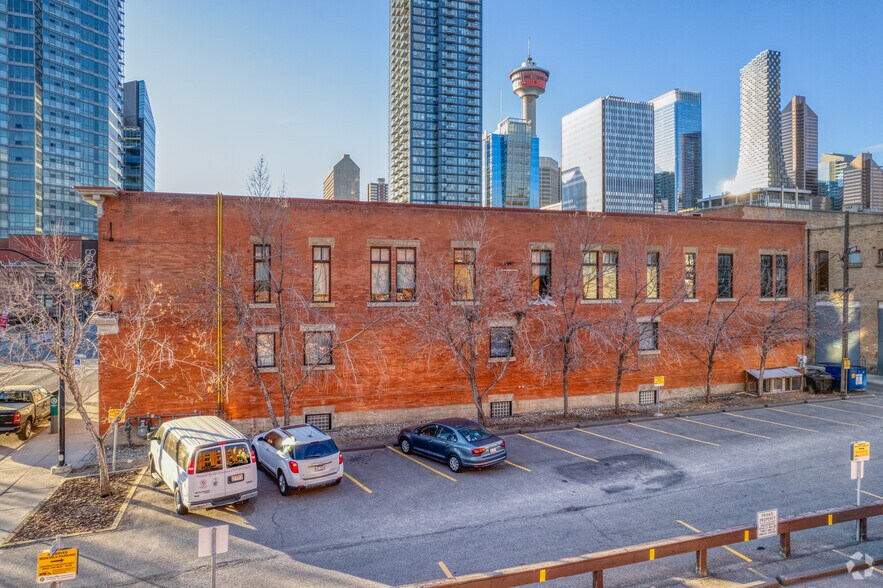 1018 MacLeod Trail SE, Calgary, AB à louer - Photo de l’immeuble – Image 3 sur 5