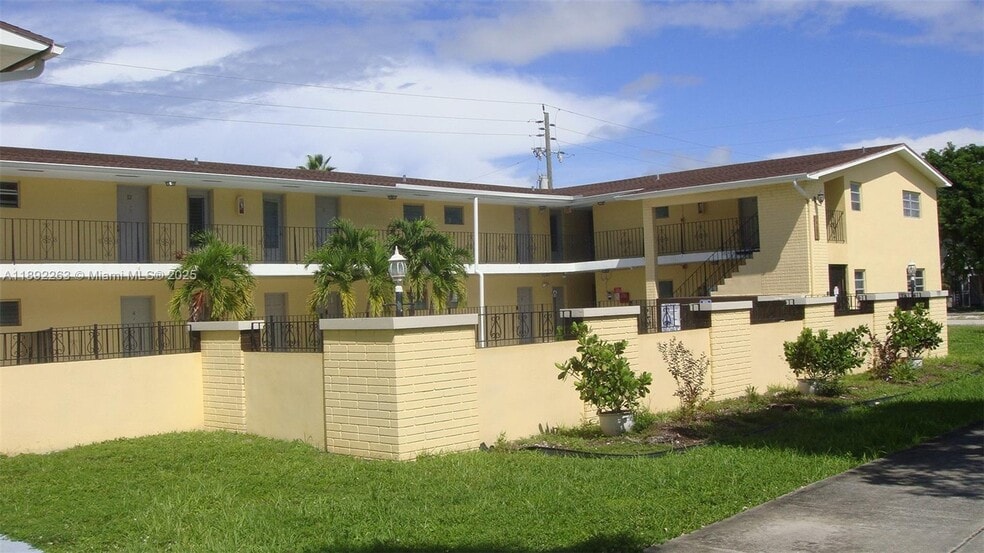 2285 NE 172nd St, North Miami Beach, FL à vendre - Photo de l’immeuble – Image 2 sur 6