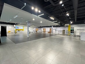 2000 N Neil St, Champaign, IL à louer Photo intérieure– Image 1 sur 2