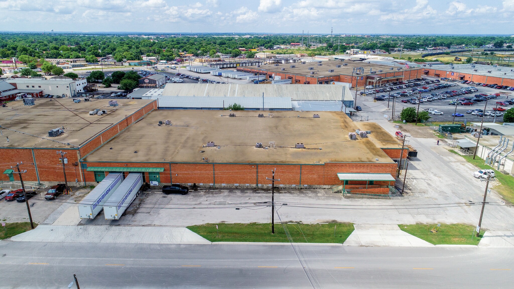 1734 Centennial Blvd, San Antonio, TX à vendre Photo de l’immeuble– Image 1 sur 15