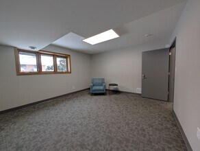 5891 Cedar Lake Rd, Saint Louis Park, MN à louer Photo intérieure– Image 2 sur 2