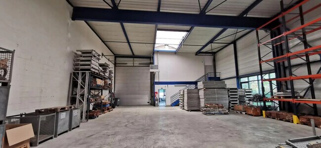 Plus de détails pour Bureau, Industriel/Logistique à louer