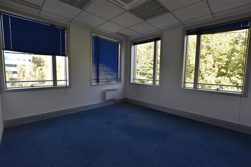 Bureau dans Villepinte à vendre - Photo de l’immeuble – Image 3 sur 7
