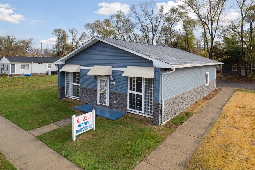 22610 Rosewood St, Oak Park, MI à vendre - Photo de l’immeuble – Image 1 sur 43