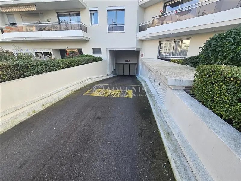 Local d'activités dans Vincennes à vendre Photo de l’immeuble– Image 1 sur 6