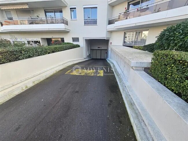 Plus de détails pour Local d’activités à vendre